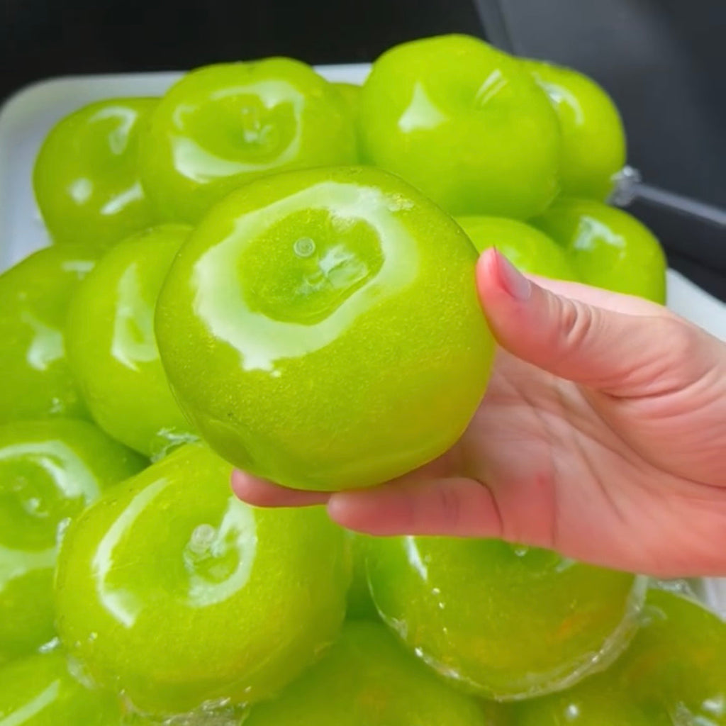 Apple Shape Vasline & Crisp Satisfying Sound Stress Ball